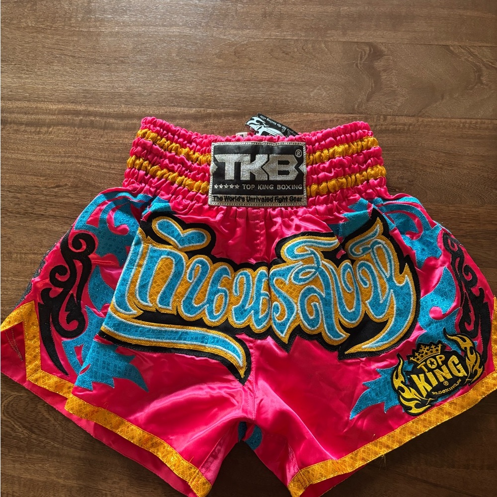 Muay Thai Boxing Shorts NEW with tags - Asia Large - fits like medium